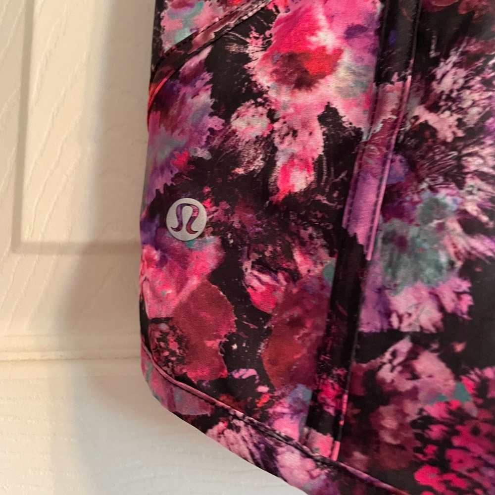 Lululemon Tracker Mid Rise Short 4” - Picture 3 of 5